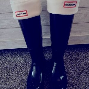 Tall shiny black Hunter boots with white socks. Size 9. Excellent condition.